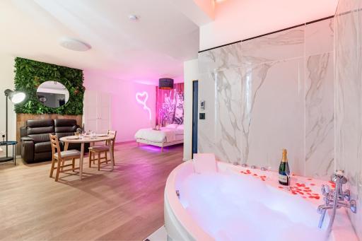 Aurora Lov'Room Proche de Saint Charles - Housity