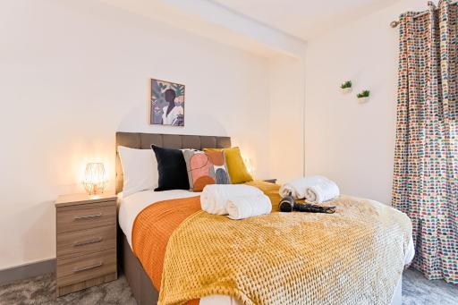 Bryn Syfi Place - TV in Every Bedroom! - Housity