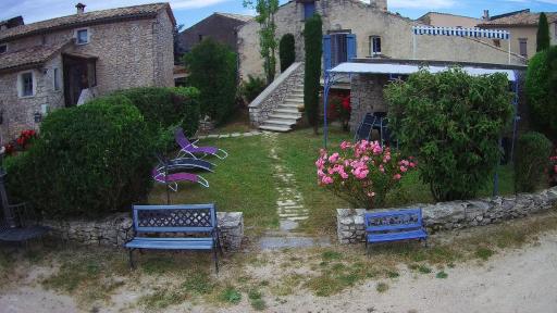 Gîte de caractère au pied du Mont Ventoux avec piscine couverte - Housity
