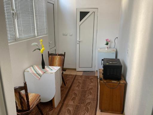 Private Room with lovely yard - Housity