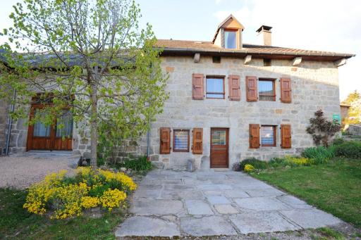 Maison de charme avec vue sur la montagne a Albaret Sainte Marie - Housity
