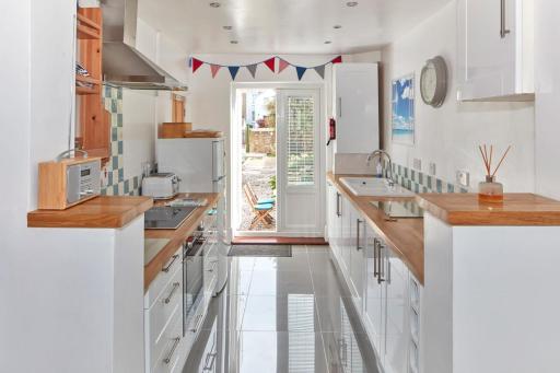 Spacious coastal cottage close to beach - Bailey Cottage - Housity