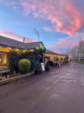 Bowes Incline Hotel - Housity