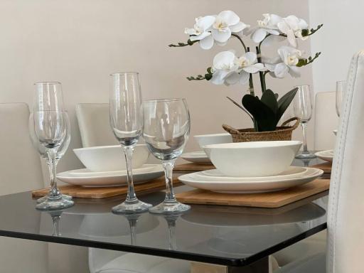 Executive Style 2 Bed Flat in Bridgend F2 - Housity