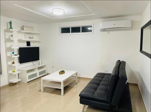 Hollywood Apartments - Housity
