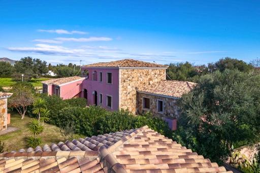 ISS Travel, La Ginestra - 2-bedroom apartment with terrace and view over Tavolara Island - Housity