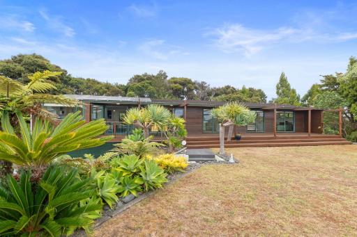 Breezy on Broadview - Opua Holiday Home - Housity
