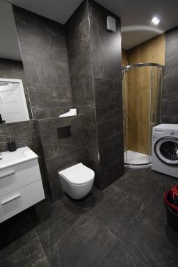 Londyńska 9 - Housity