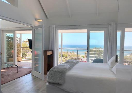 Camps Bay Loft with Stunning Mountain and Ocean Views - Hizvo