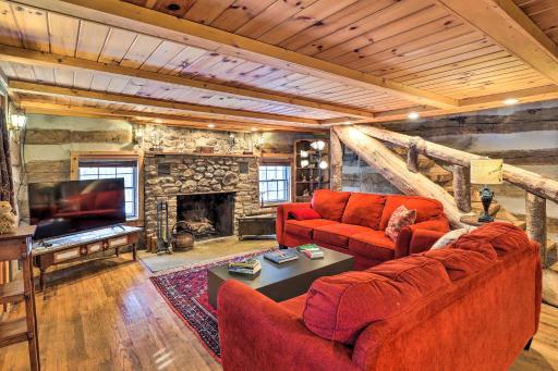 Rustic Mars Hill Cabin 20 Miles to Asheville! - Housity