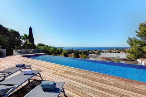 Appartement Regard-sur-mer 165m2 4ch vue mer piscine - Housity