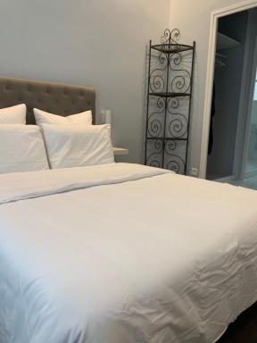 Charming Eiffel Tower Appartement - Housity