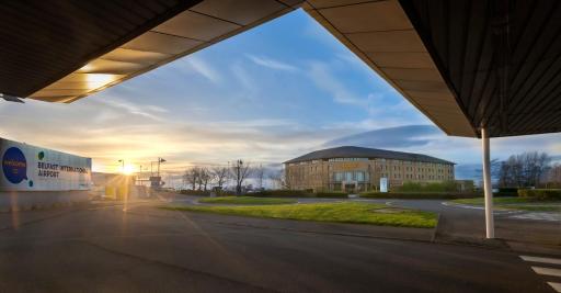 Maldron Hotel Belfast International Airport - Housity