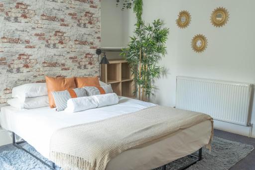 Upper Rock Rooms - Housity