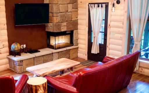 Treehouse #8 by Amish Country Lodging - Housity
