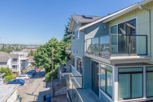 5 Min to Downtown Seattle! 3BR & 2BA Cozy Townhome townhouse - Housity