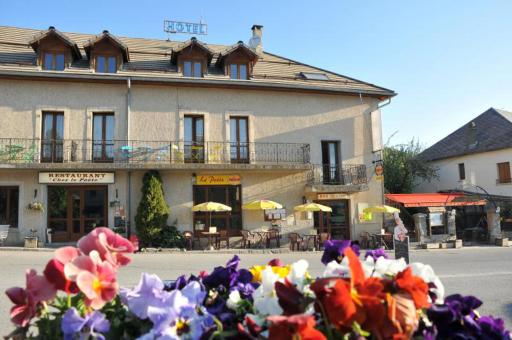 Chez le Poète - Housity