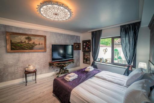 The Gallery Guest House - Garden and Garage - Housity