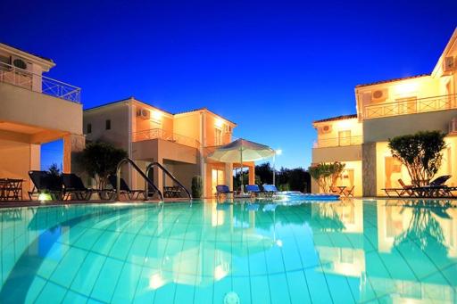 2 bedrooms appartement with shared pool enclosed garden and wifi at Kalamaki 2 km away from the beach - Housity
