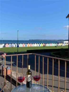 Loveliest Homes Paignton - Casa Marina - 3 bed, 2 bathroom house, balcony, parking - Housity