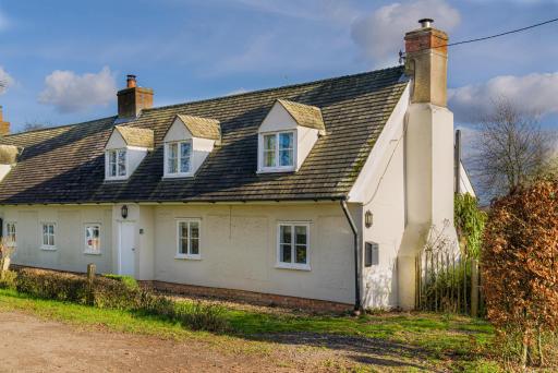 Finest Retreats - The West Wing at Gypsy Hall - Housity