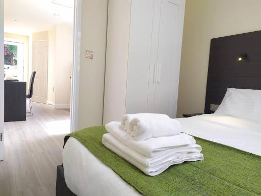 The Beech Flat - Self contained one bedroom flat with parking - Housity