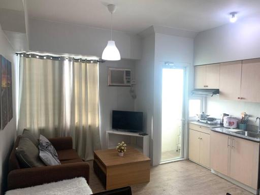 Lovely Spacious Condo With Balcony - Housity