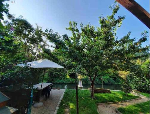 Entre ville & campagne (jardin avec rivière) - Housity