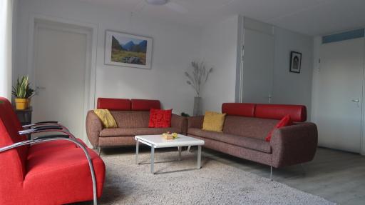 Heerenveen zonnige hoekwoning met tuinkamer en eigen parkeerplaats - Housity