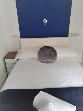 Swindon Old Town Studio - EnterCloud9SA - Housity