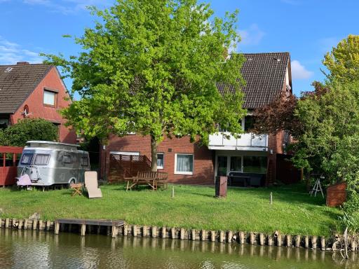 Ferienwohnungen direkt am Wasser in Glückstadt - Hizvo