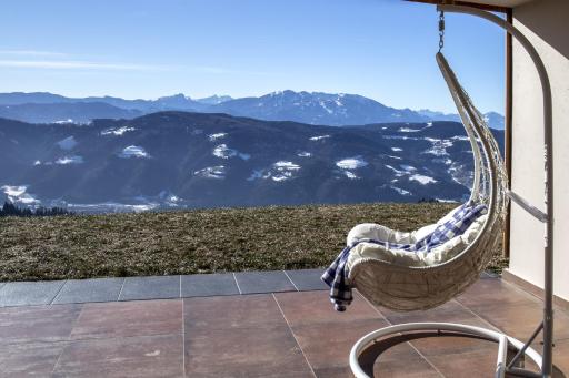 Studio 1111 with Sauna & Hot Tub - Housity