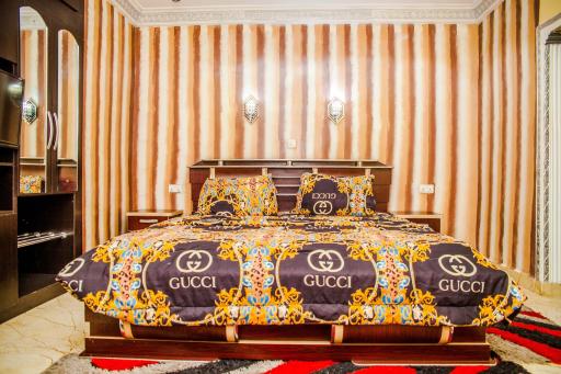 Tobby Royal Suites - Housity