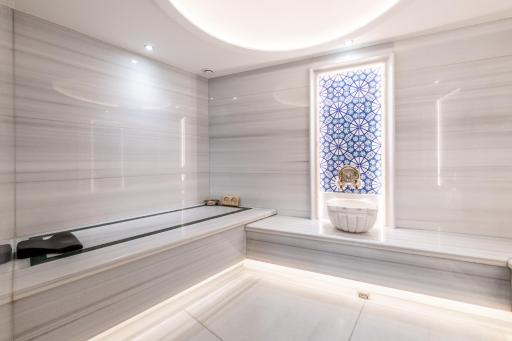 Aprilis Deluxe Hotel - Housity