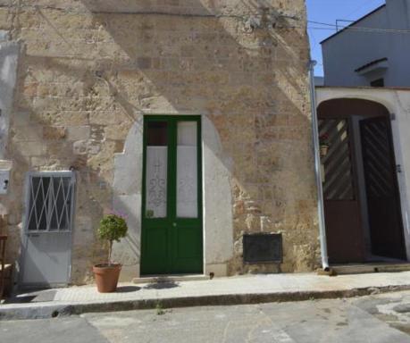 The Green Door - Housity