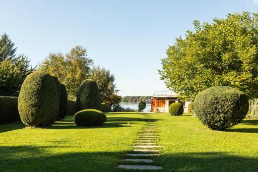 Bungalow am Wassergrundstück - Housity