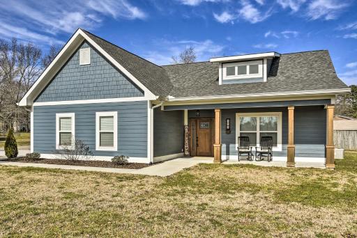 Newly Built Arab Abode Near Guntersville Lake - Housity
