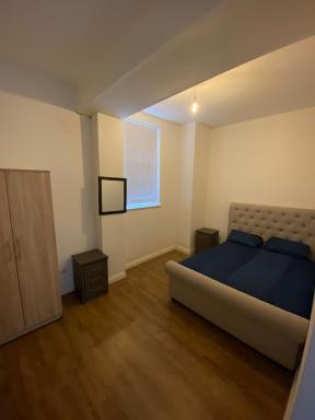 Comfortable Apartment w/ Free Parking + Private Bathroom - Housity
