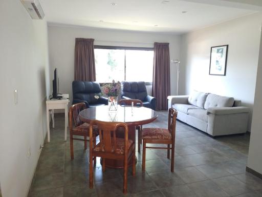 Black Door Apartament - Housity