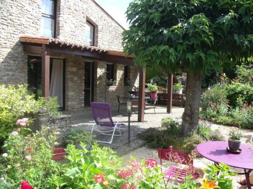 L' Esterlanges SUITE FAMILLE 2 chambres 4 personnes PROCHE PUYduFOU - Housity