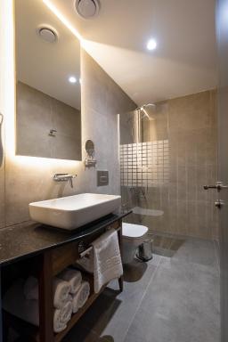REF İNN HOTEL - Housity