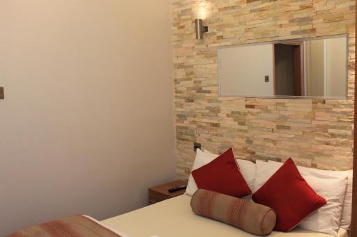 Skylark Guest House - Housity