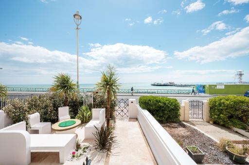 Eastcliff House & The Art Deco Flat - Housity