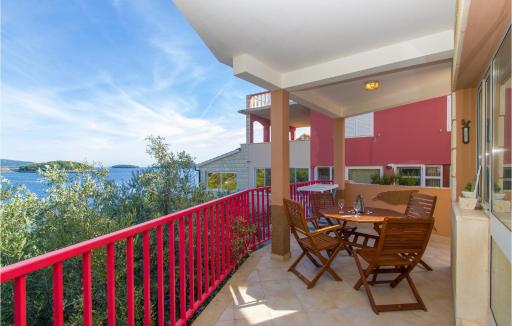 3 Bedroom Gorgeous Apartment In Blato - Housity