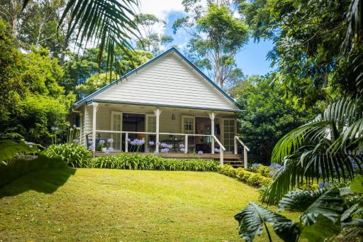 Romantic Cottage, Tamborine Mountain - Housity