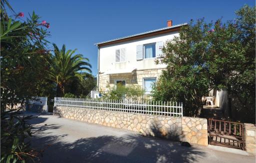 Apartment Ivanje Gomile Bb I - Housity
