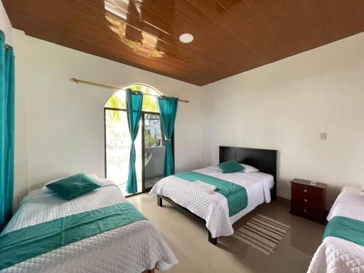 Hostal Muro De Las Lagrimas with high speed internet Starlink - Housity