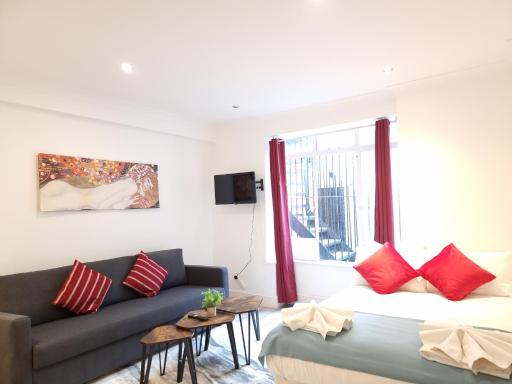 F23-Spacious Studio Fits 4 Near Paddington - Housity