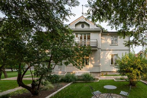 Entire interwar Villa Grabyte by pine forest on the bank of the river- 8min by car from old town - Housity