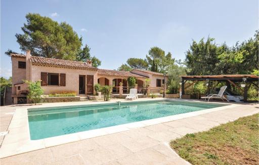 Stunning home in St, Paul en Foret with 3 Bedrooms, Private swimming pool and WiFi - Housity